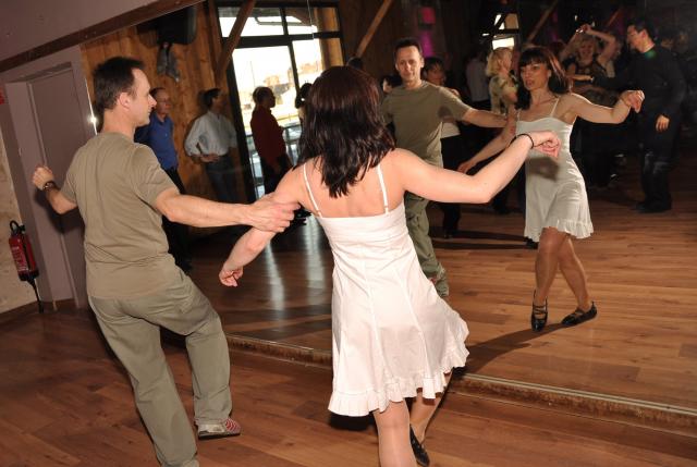 min 2010 04 18 station danse 072